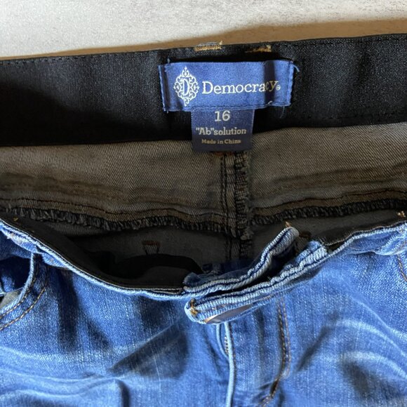 Democracy Jeans Size 16 light wash slight flare leg - Picture 8 of 12